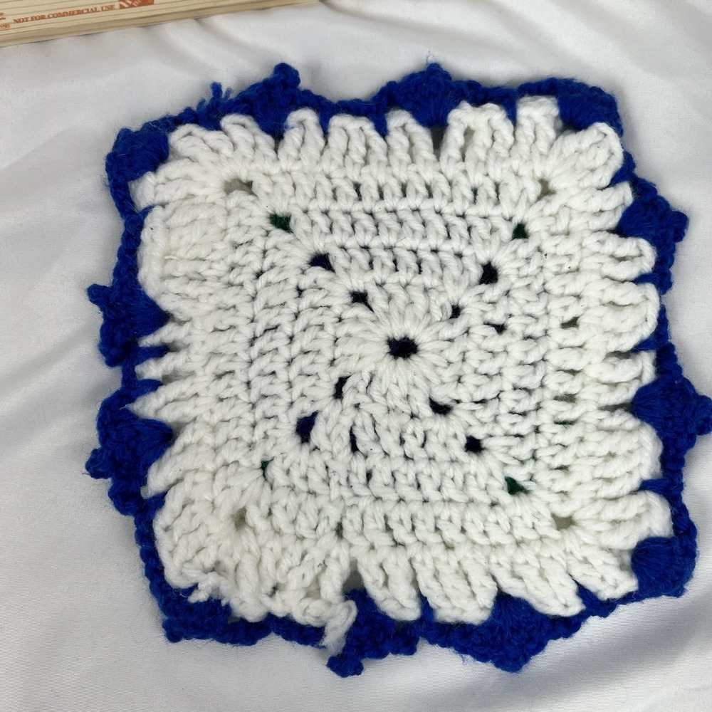 Handmade Crochet Floral Square Blue White Granny Square Vintage Cottagecore - Picture 3 of 6